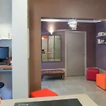 Le Vingt 2* פריז